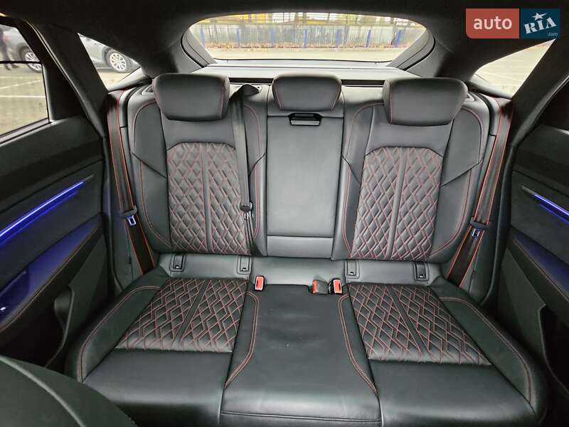 Позашляховик / Кросовер Audi Q8 Sportback e-tron 2024 в Тернополі