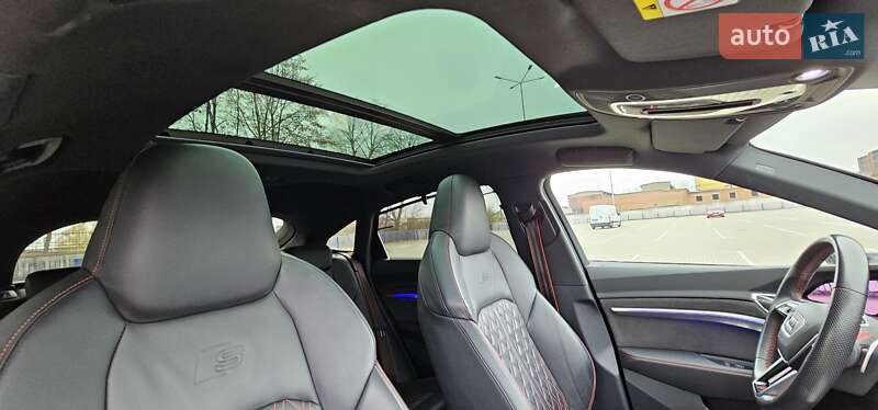 Позашляховик / Кросовер Audi Q8 Sportback e-tron 2024 в Тернополі