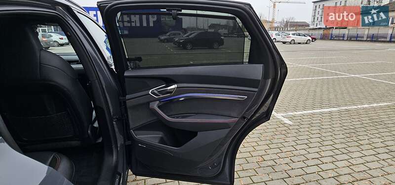 Позашляховик / Кросовер Audi Q8 Sportback e-tron 2024 в Тернополі