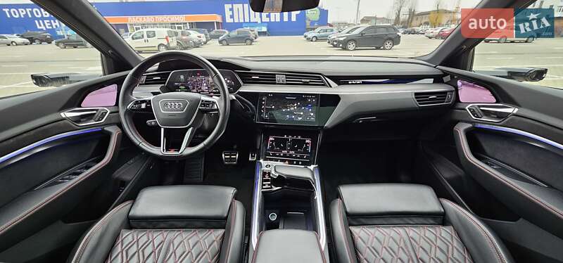 Позашляховик / Кросовер Audi Q8 Sportback e-tron 2024 в Тернополі