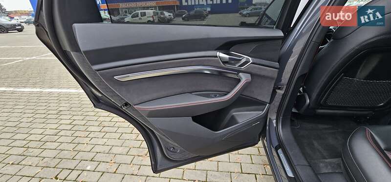 Позашляховик / Кросовер Audi Q8 Sportback e-tron 2024 в Тернополі