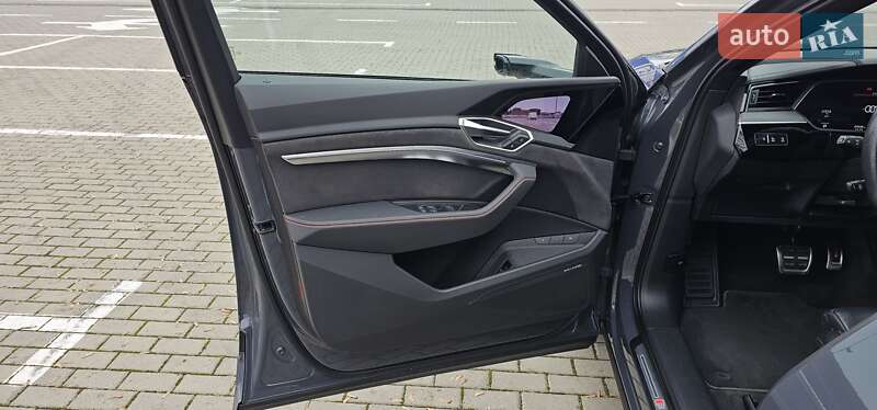 Позашляховик / Кросовер Audi Q8 Sportback e-tron 2024 в Тернополі