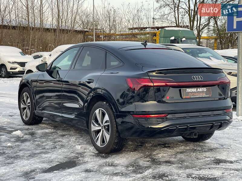 Позашляховик / Кросовер Audi Q8 Sportback e-tron 2023 в Львові