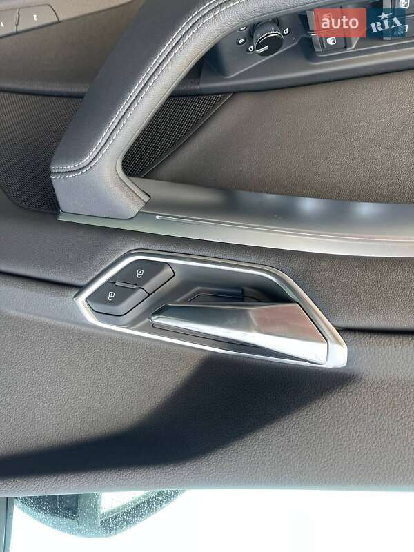 Позашляховик / Кросовер Audi Q8 Sportback e-tron 2023 в Львові