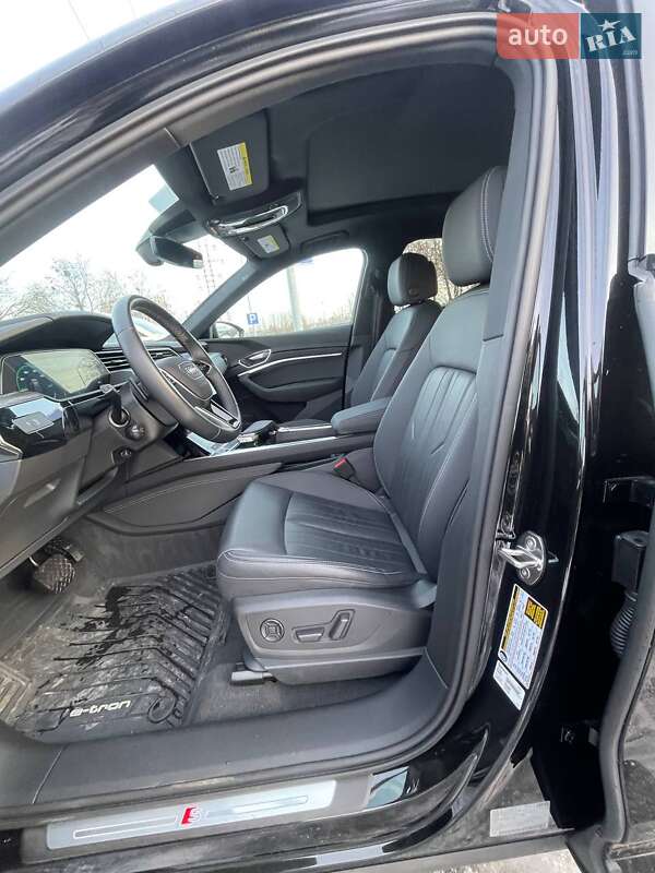 Позашляховик / Кросовер Audi Q8 Sportback e-tron 2023 в Львові