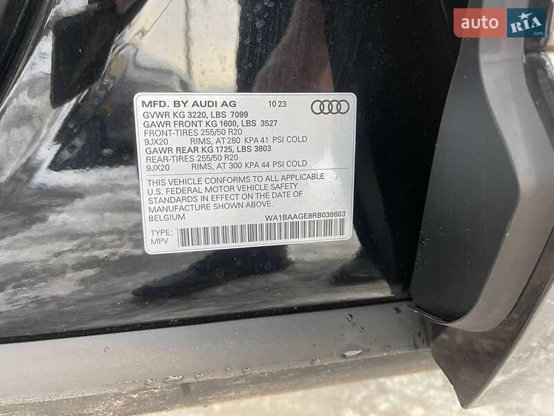 Позашляховик / Кросовер Audi Q8 Sportback e-tron 2023 в Львові