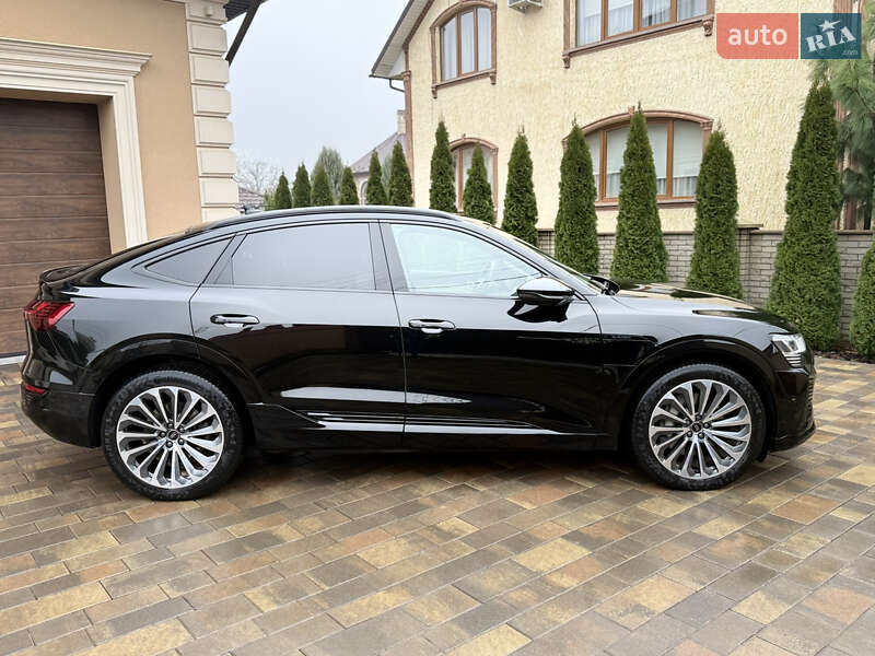 Внедорожник / Кроссовер Audi Q8 Sportback e-tron 2024 в Черновцах