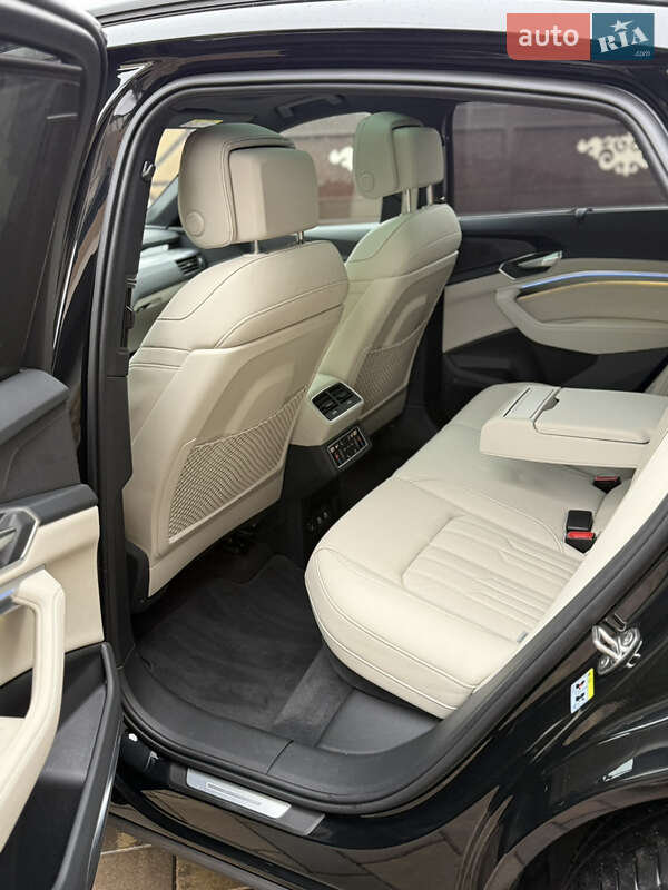 Внедорожник / Кроссовер Audi Q8 Sportback e-tron 2024 в Черновцах