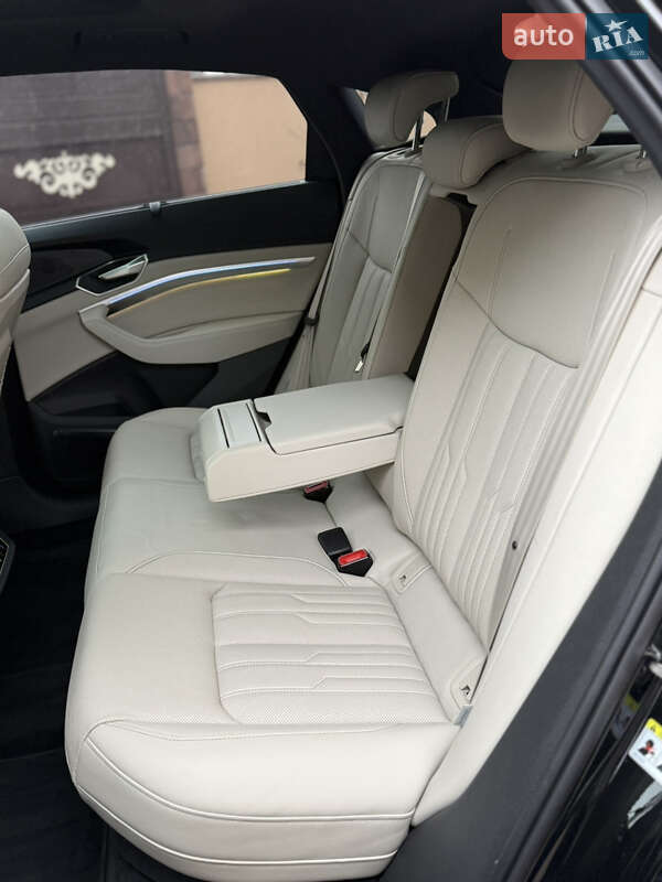 Внедорожник / Кроссовер Audi Q8 Sportback e-tron 2024 в Черновцах