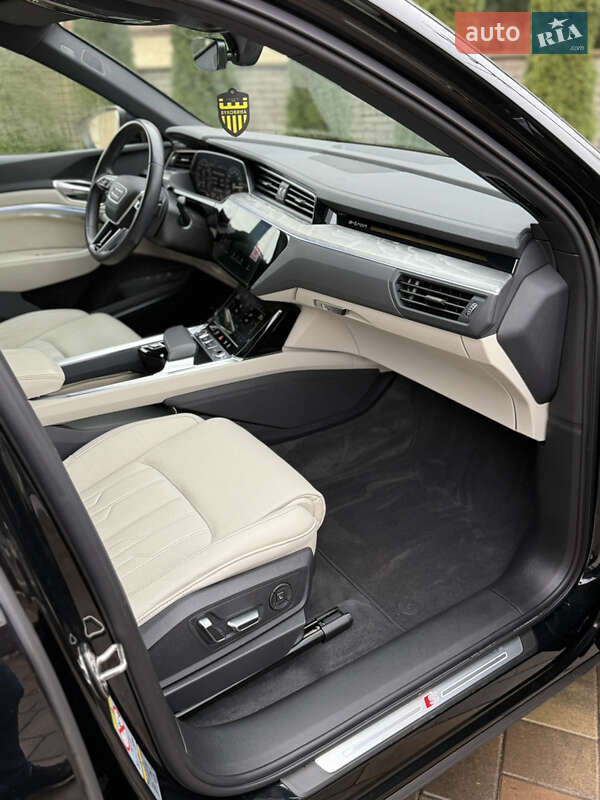 Внедорожник / Кроссовер Audi Q8 Sportback e-tron 2024 в Черновцах