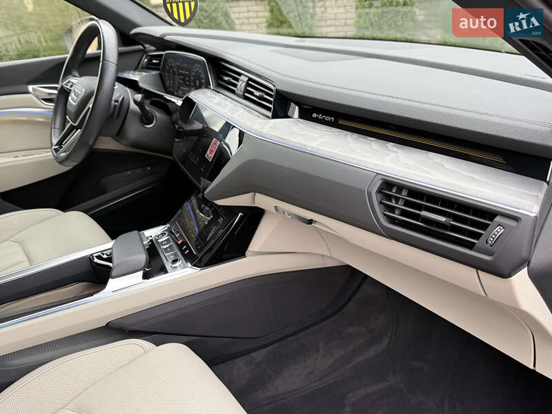 Внедорожник / Кроссовер Audi Q8 Sportback e-tron 2024 в Черновцах