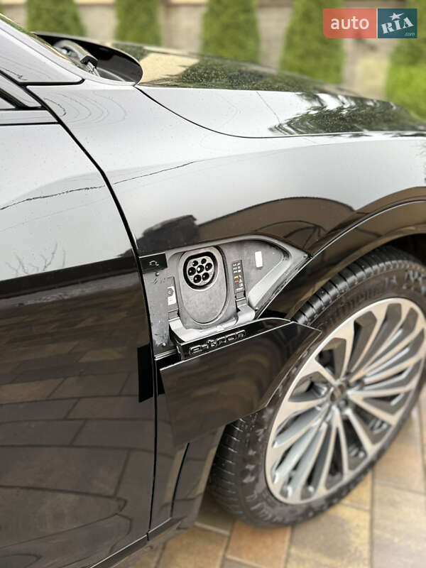 Внедорожник / Кроссовер Audi Q8 Sportback e-tron 2024 в Черновцах