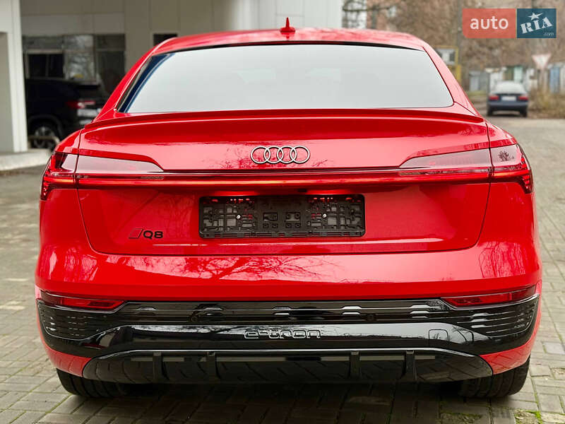 Внедорожник / Кроссовер Audi Q8 Sportback e-tron 2023 в Днепре
