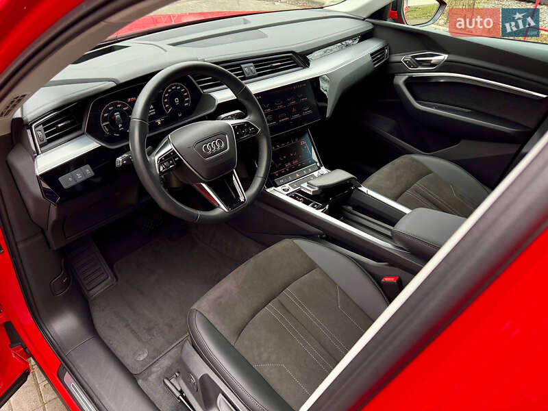 Внедорожник / Кроссовер Audi Q8 Sportback e-tron 2023 в Днепре