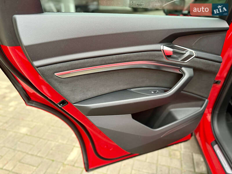 Внедорожник / Кроссовер Audi Q8 Sportback e-tron 2023 в Днепре