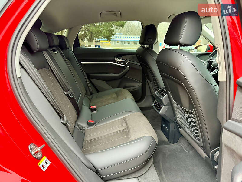 Внедорожник / Кроссовер Audi Q8 Sportback e-tron 2023 в Днепре