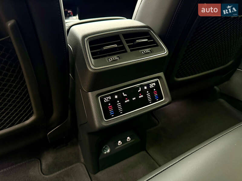 Внедорожник / Кроссовер Audi Q8 Sportback e-tron 2023 в Днепре