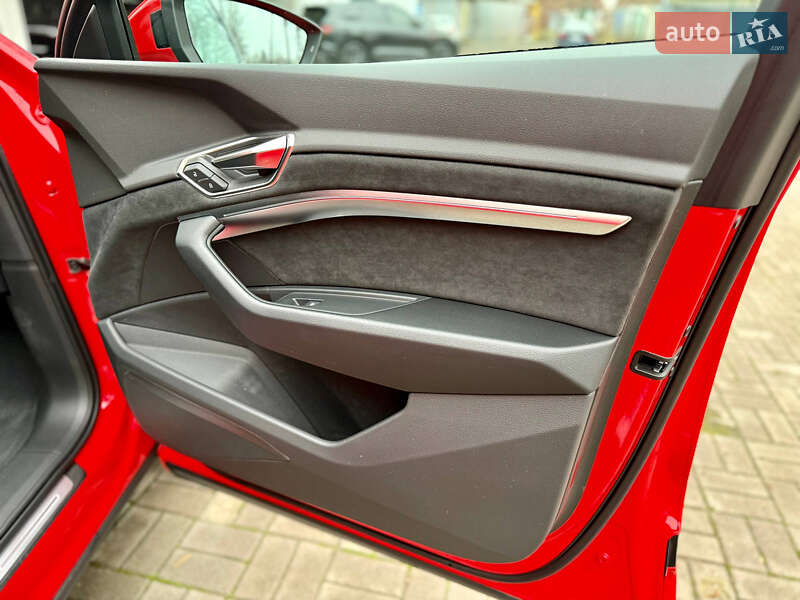 Внедорожник / Кроссовер Audi Q8 Sportback e-tron 2023 в Днепре