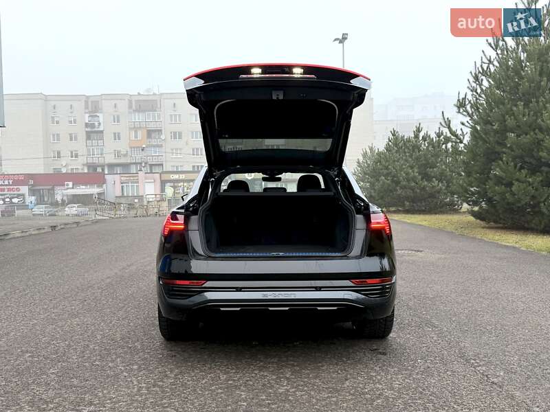 Позашляховик / Кросовер Audi Q8 Sportback e-tron 2024 в Ковелі