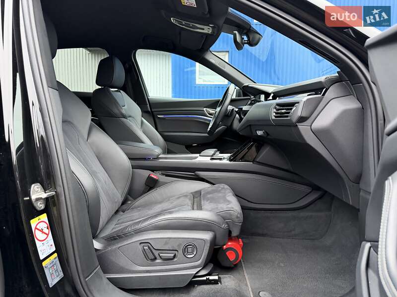 Позашляховик / Кросовер Audi Q8 Sportback e-tron 2024 в Ковелі