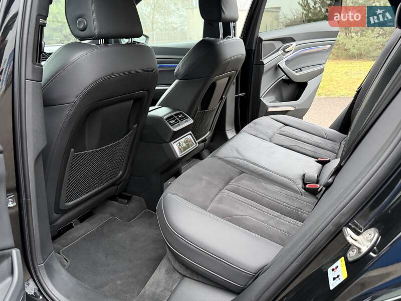 Позашляховик / Кросовер Audi Q8 Sportback e-tron 2024 в Ковелі