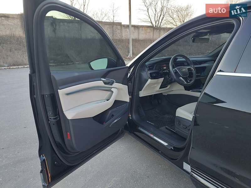 Внедорожник / Кроссовер Audi Q8 Sportback e-tron 2023 в Харькове фото 15 Внедорожник / Кроссовер Audi Q8 Sportback e-tron 2023 в Харькове