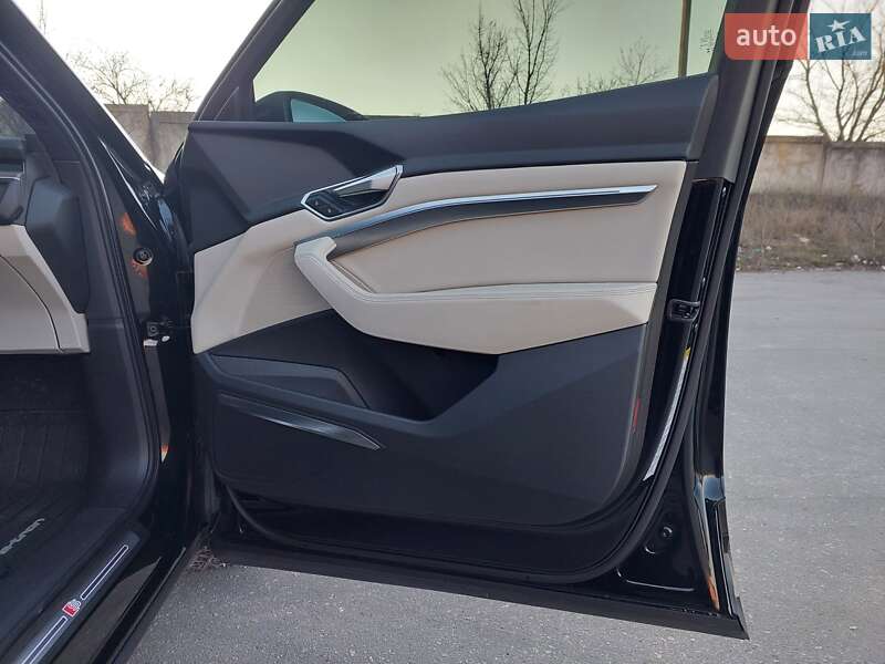 Внедорожник / Кроссовер Audi Q8 Sportback e-tron 2023 в Харькове фото 22 Внедорожник / Кроссовер Audi Q8 Sportback e-tron 2023 в Харькове