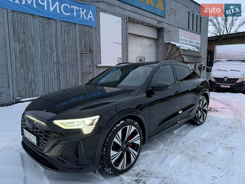 Позашляховик / Кросовер Audi Q8 Sportback e-tron 2023 в Києві