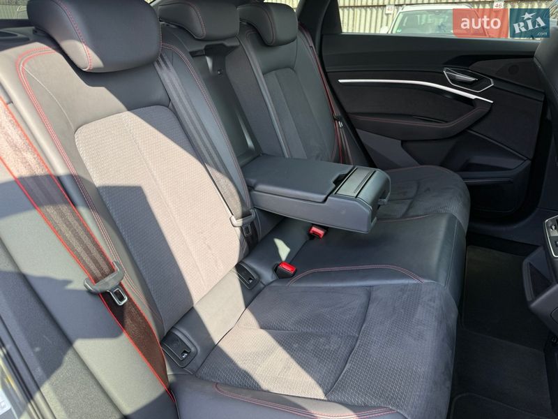Внедорожник / Кроссовер Audi Q8 Sportback e-tron 2023 в Луцке