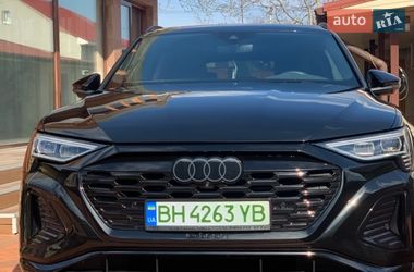 Позашляховик / Кросовер Audi Q8 Sportback e-tron 2023 в Одесі