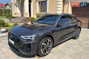 Позашляховик / Кросовер Audi Q8 Sportback e-tron 2024 в Чернівцях