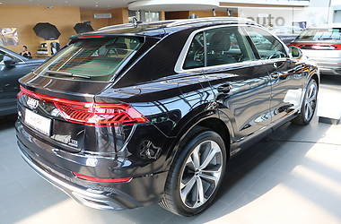 Позашляховик / Кросовер Audi Q8 2019 в 