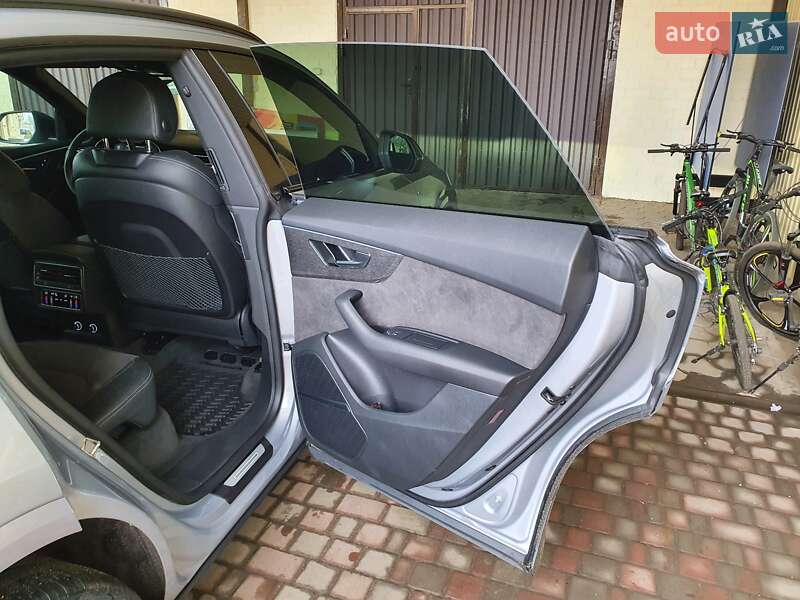 Внедорожник / Кроссовер Audi Q8 2018 в Ивано-Франковске