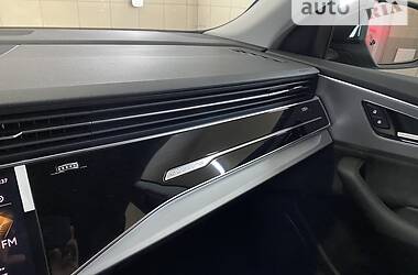 Внедорожник / Кроссовер Audi Q8 2021 в 