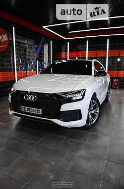 Позашляховик / Кросовер Audi Q8 2020 в 