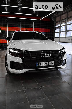 Позашляховик / Кросовер Audi Q8 2020 в 