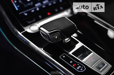 Позашляховик / Кросовер Audi Q8 2020 в 