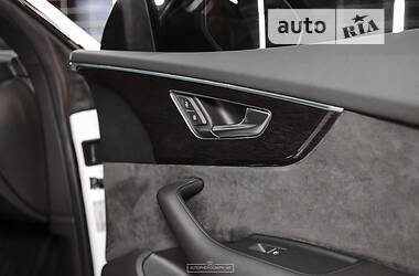 Позашляховик / Кросовер Audi Q8 2020 в 