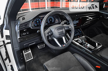 Позашляховик / Кросовер Audi Q8 2020 в 