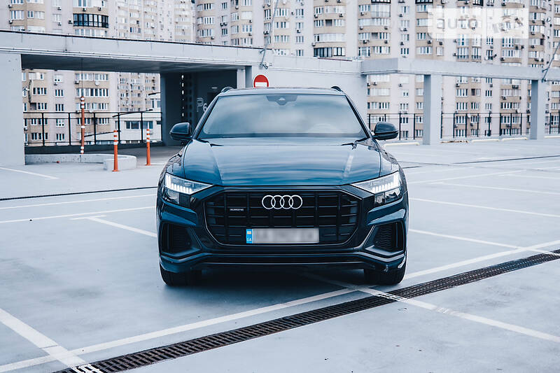 Внедорожник / Кроссовер Audi Q8 2018 в 