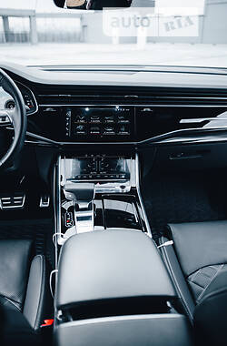 Внедорожник / Кроссовер Audi Q8 2018 в 