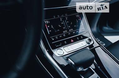 Внедорожник / Кроссовер Audi Q8 2018 в 