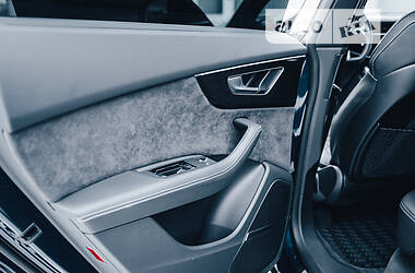 Внедорожник / Кроссовер Audi Q8 2018 в 
