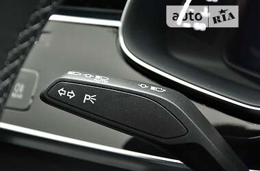 Внедорожник / Кроссовер Audi Q8 2021 в 