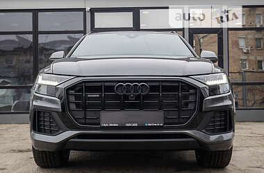 Внедорожник / Кроссовер Audi Q8 2021 в 