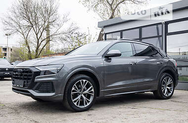 Внедорожник / Кроссовер Audi Q8 2021 в 