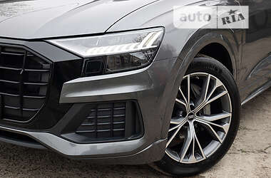 Внедорожник / Кроссовер Audi Q8 2021 в 