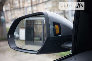 Внедорожник / Кроссовер Audi Q8 2021 в 