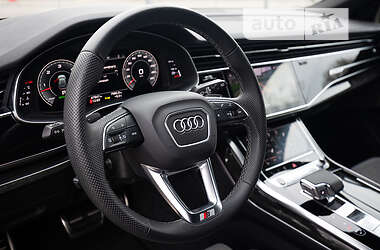 Внедорожник / Кроссовер Audi Q8 2021 в 