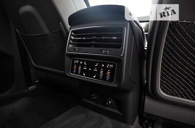 Внедорожник / Кроссовер Audi Q8 2021 в 